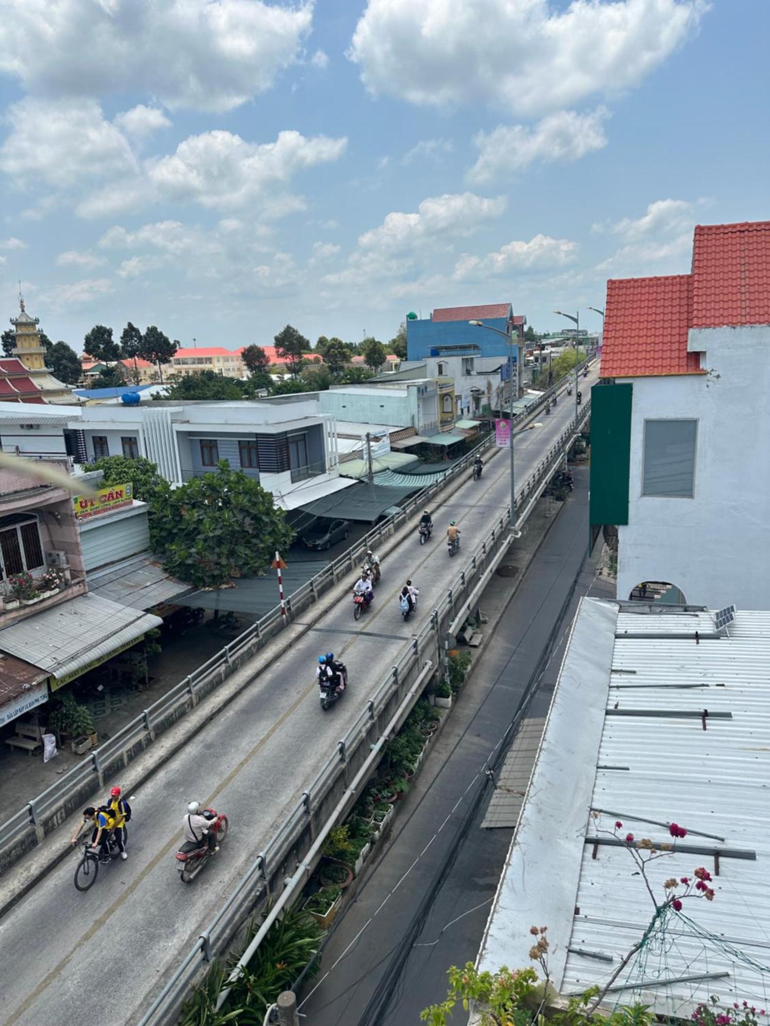 Khach San Nguyen Long Hotel Ap Thap Muoi Exterior foto